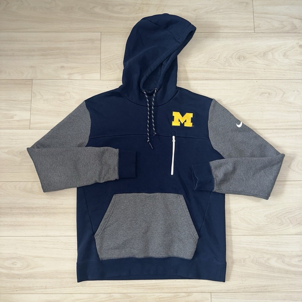 Nike Michigan Hoodie Size Medium Women's Higher Neck Pull Over NCAA Sports